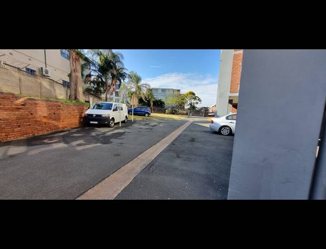 2 BEDROOM FLAT TO LET IN ESSENWOOD